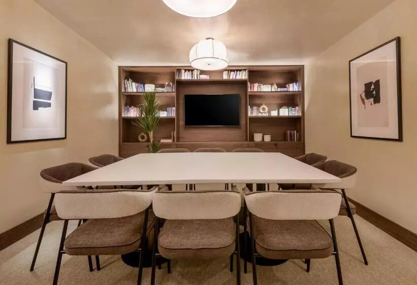 هتل The Westin Madrid Cuzco