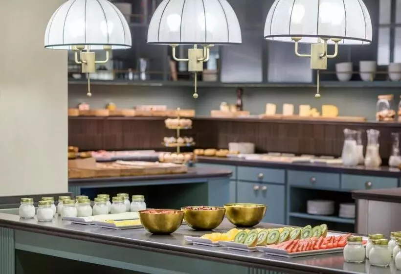 هتل The Westin Madrid Cuzco