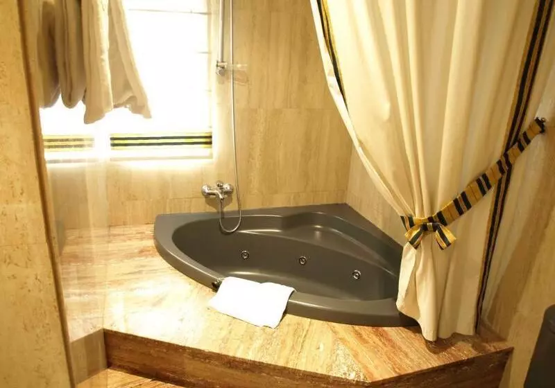 Hotel Aeropuerto Ifema Madrid Torre Hogar Premium