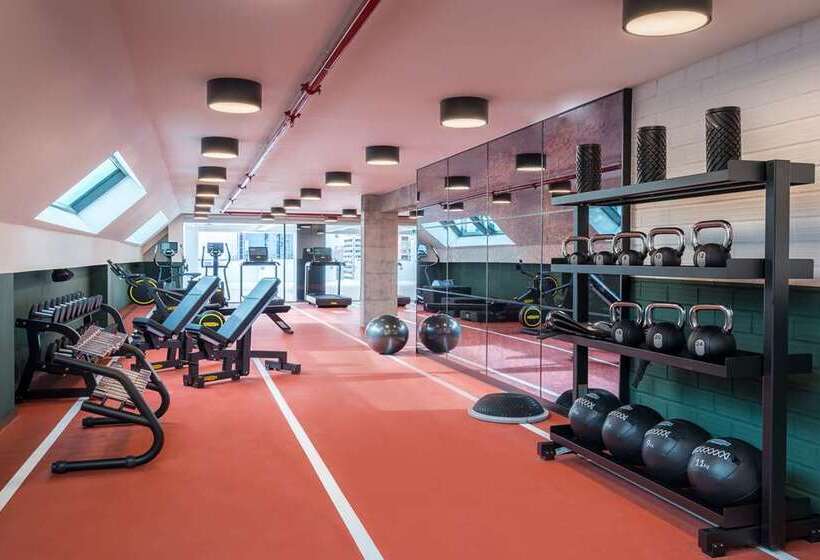 هتل Canopy by Hilton Madrid Castellana