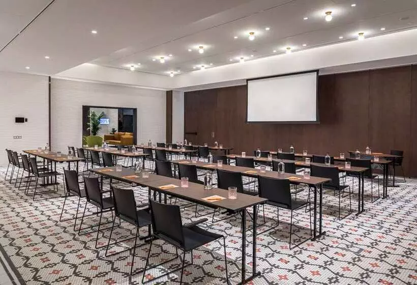 هتل Canopy by Hilton Madrid Castellana