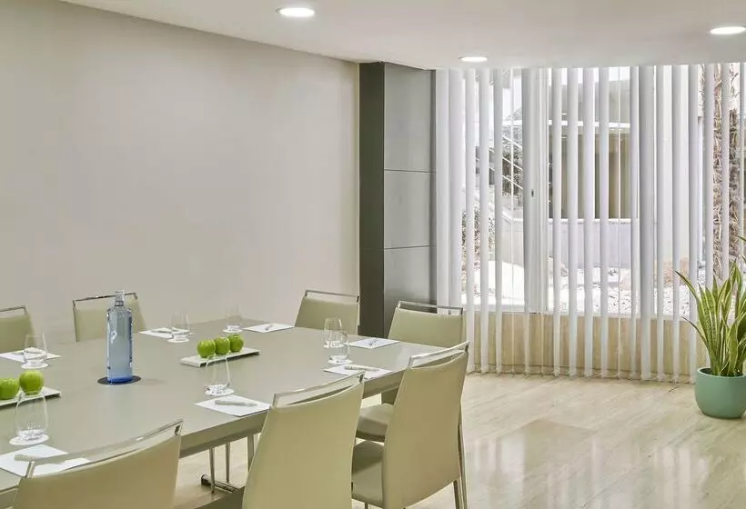 هتل NH Paseo De La Habana