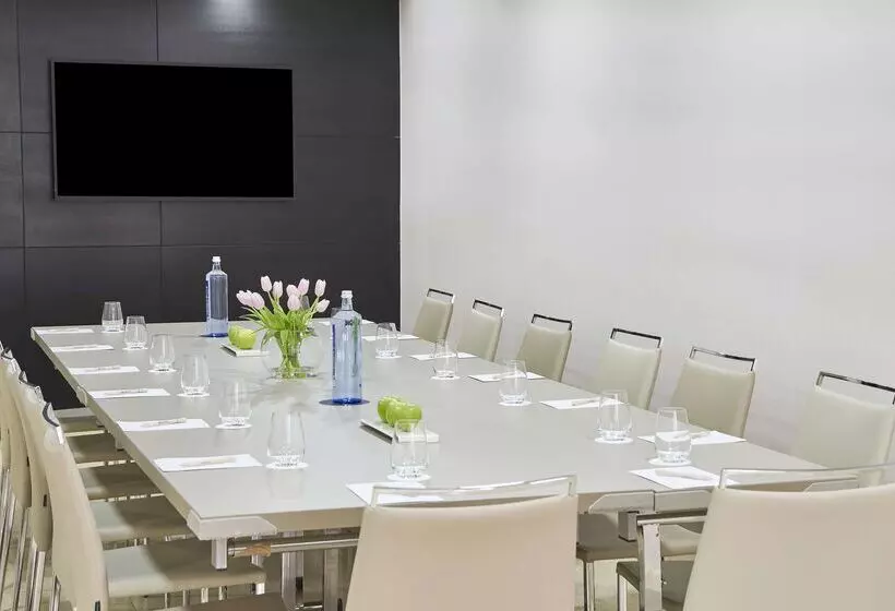 هتل NH Paseo De La Habana