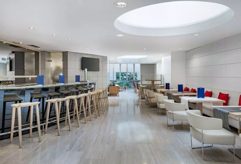 هتل NH Paseo De La Habana