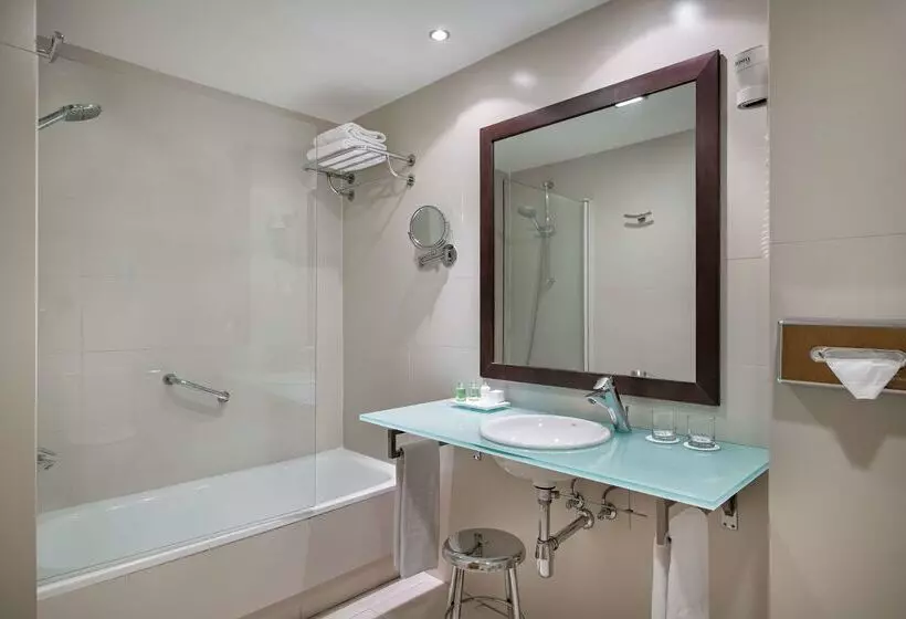 هتل NH Paseo De La Habana