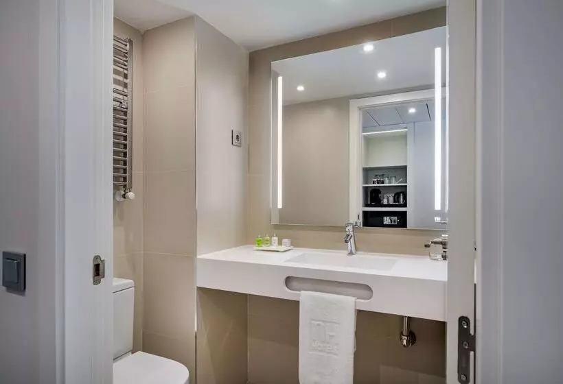 هتل NH Paseo De La Habana