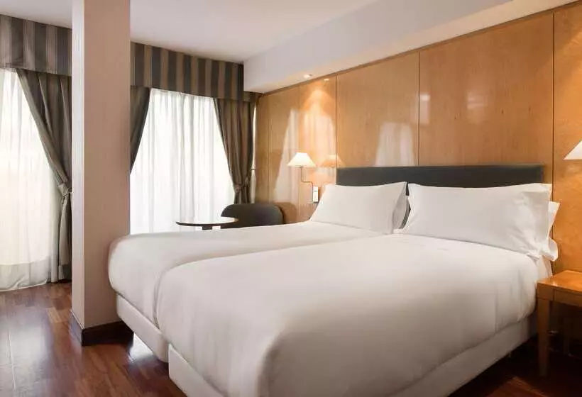 هتل NH Paseo De La Habana