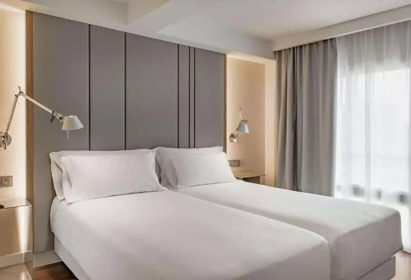 هتل NH Paseo De La Habana