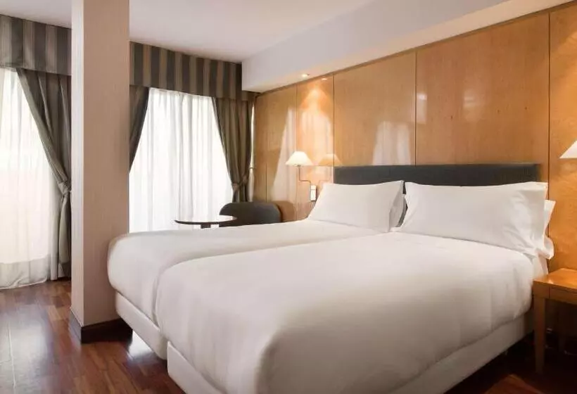 هتل NH Paseo De La Habana