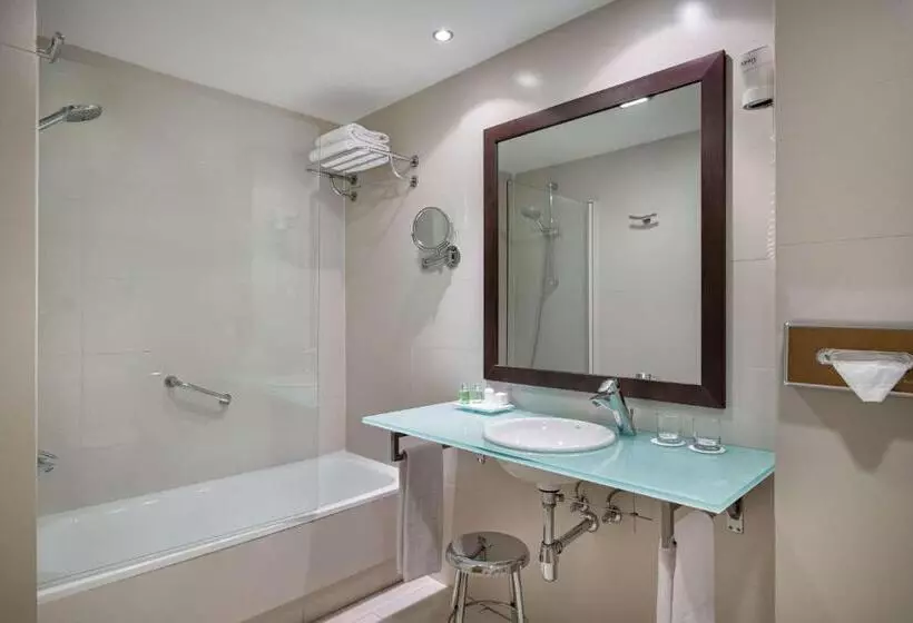 هتل NH Paseo De La Habana