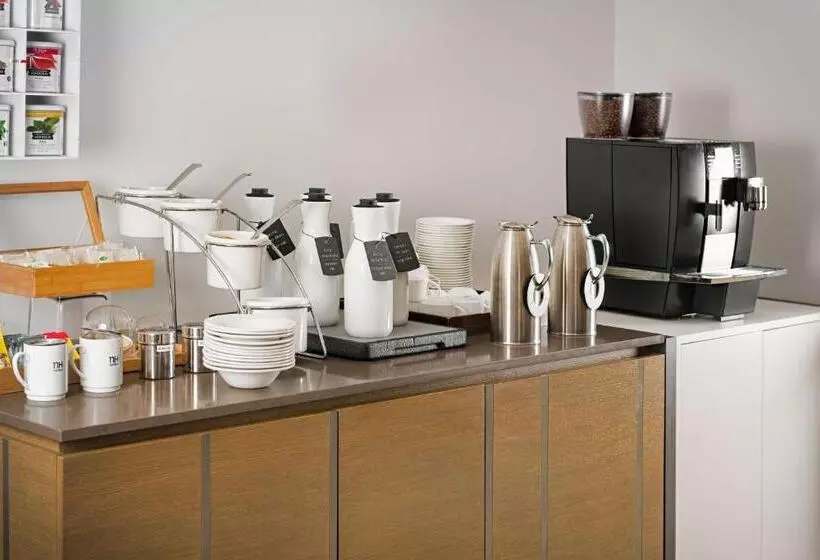 هتل NH Paseo De La Habana