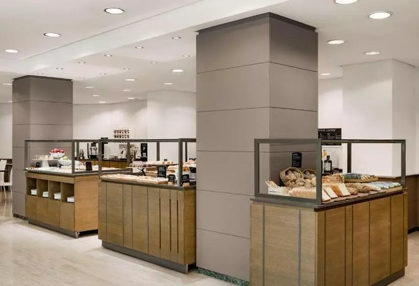 هتل NH Paseo De La Habana