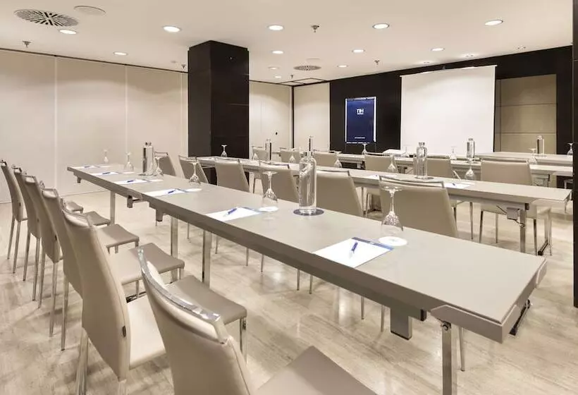 هتل NH Paseo De La Habana