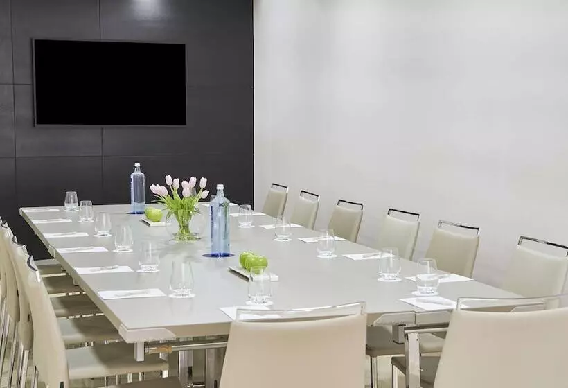 هتل NH Paseo De La Habana