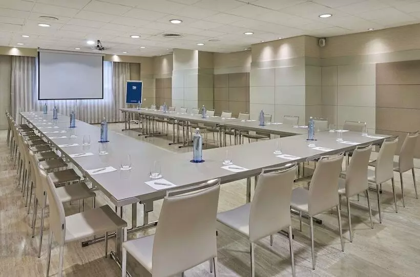 هتل NH Paseo De La Habana