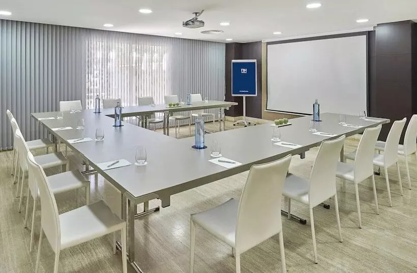 هتل NH Paseo De La Habana