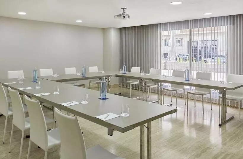 هتل NH Paseo De La Habana