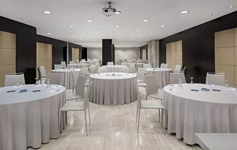 هتل NH Paseo De La Habana