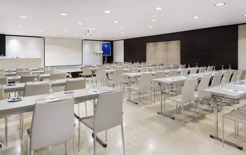 هتل NH Paseo De La Habana