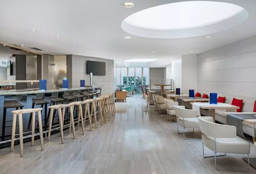 هتل NH Paseo De La Habana