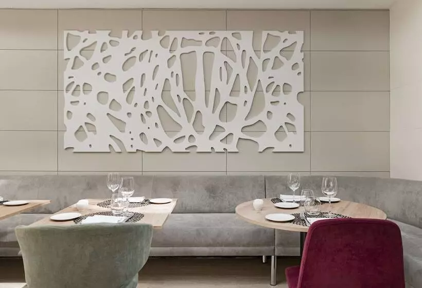 هتل NH Paseo De La Habana