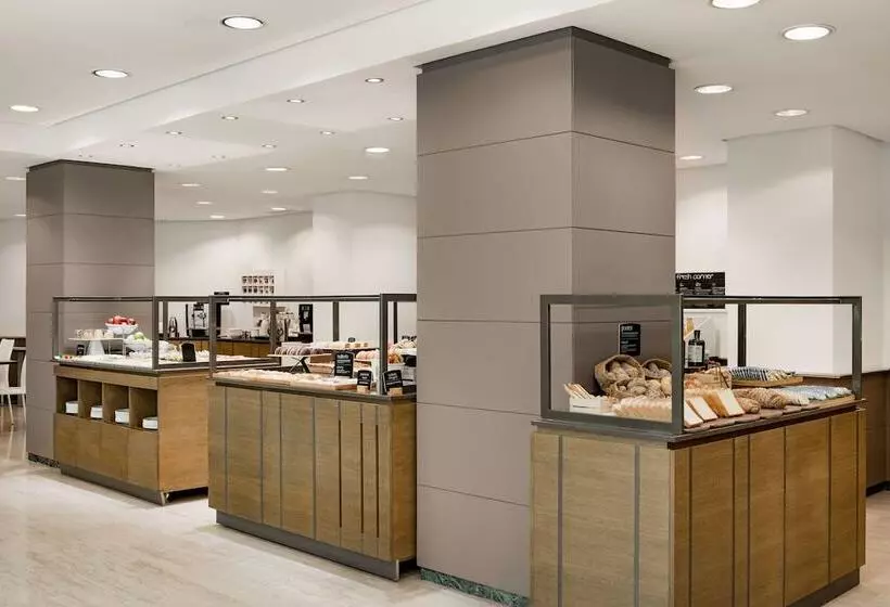 هتل NH Paseo De La Habana