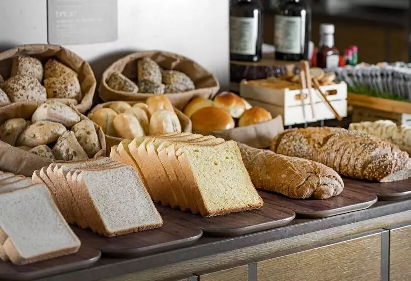 هتل NH Paseo De La Habana