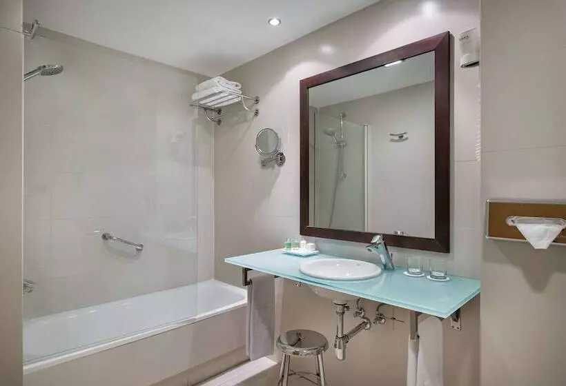 هتل NH Paseo De La Habana