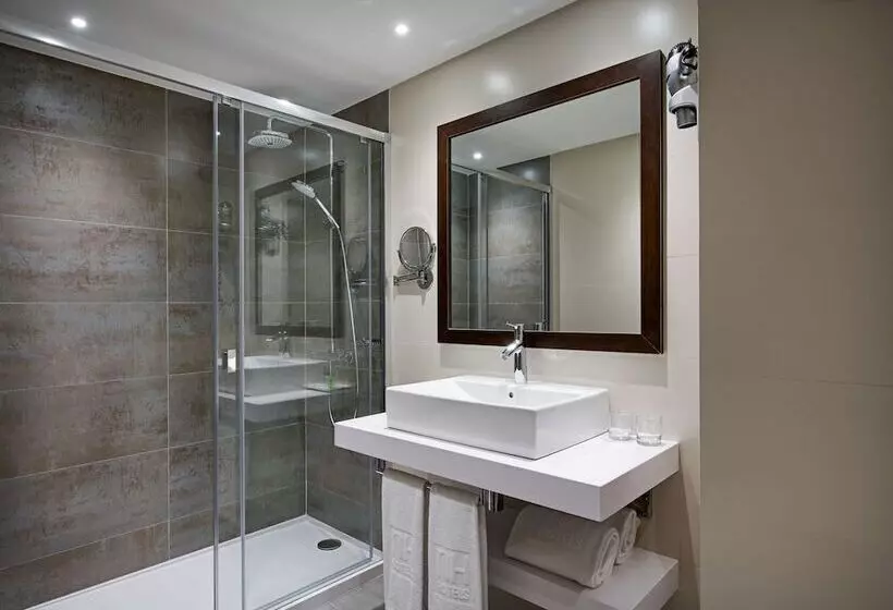 هتل NH Paseo De La Habana