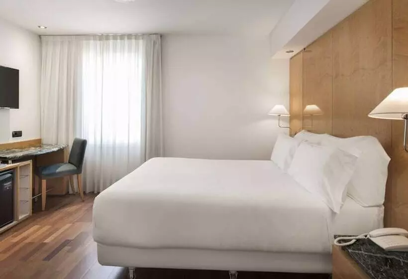 هتل NH Paseo De La Habana