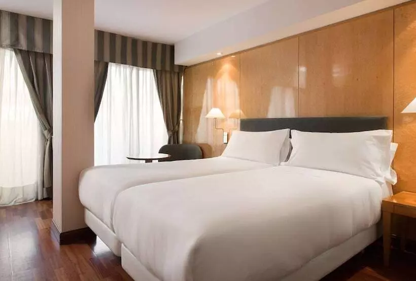 هتل NH Paseo De La Habana