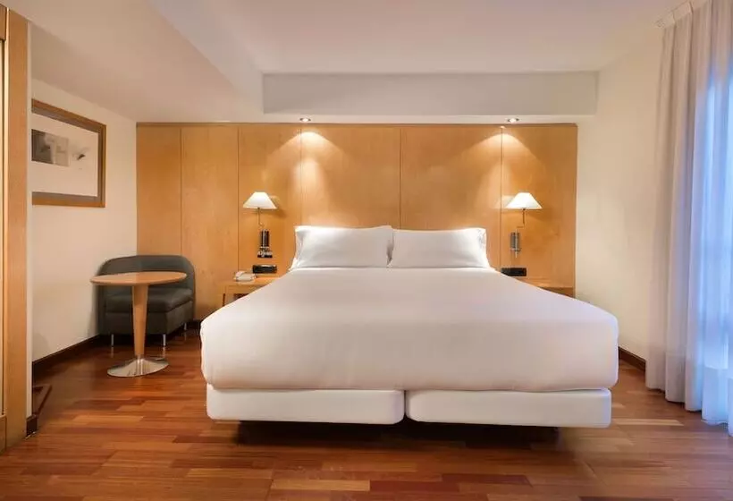 هتل NH Paseo De La Habana