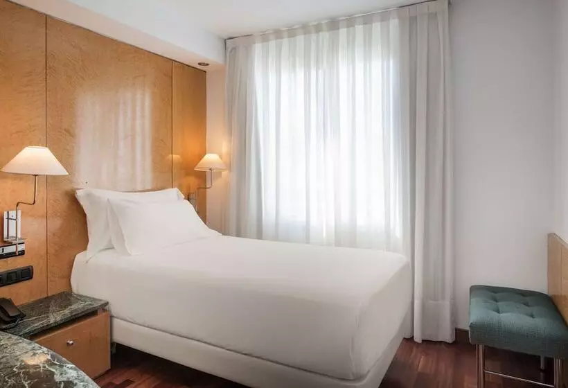 هتل NH Paseo De La Habana