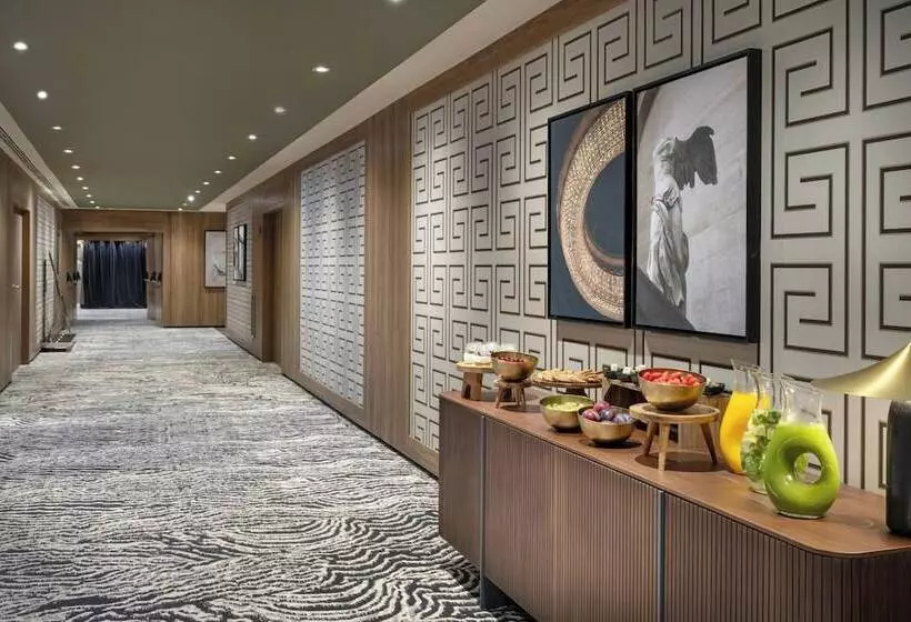 هتل The Westin Madrid Cuzco