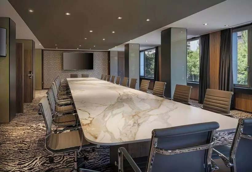 هتل The Westin Madrid Cuzco