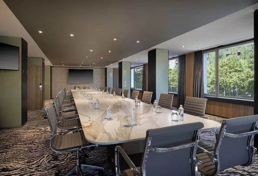 هتل The Westin Madrid Cuzco