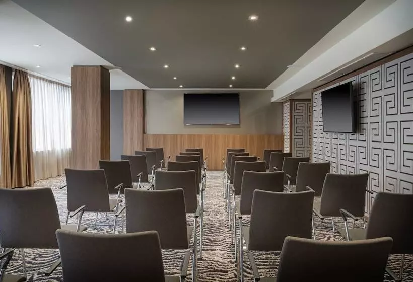 هتل The Westin Madrid Cuzco