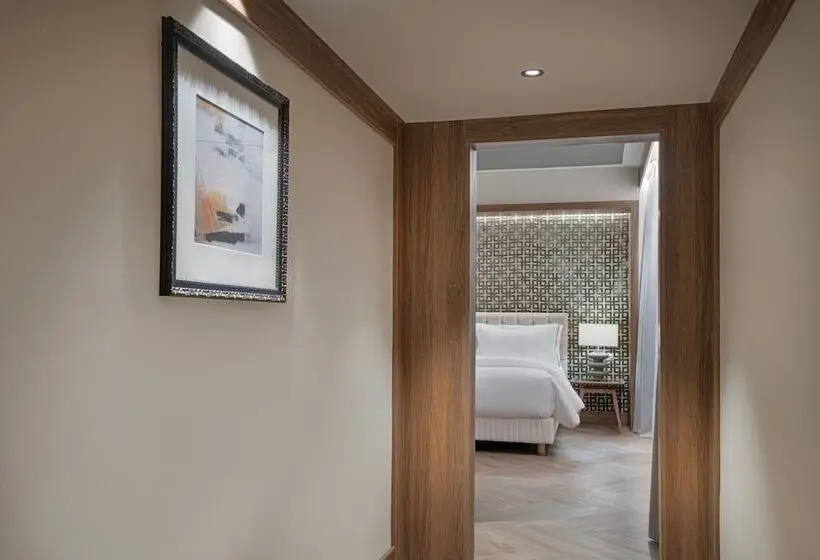 هتل The Westin Madrid Cuzco