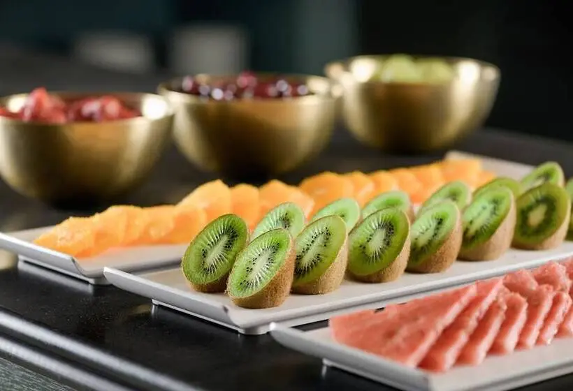 هتل The Westin Madrid Cuzco