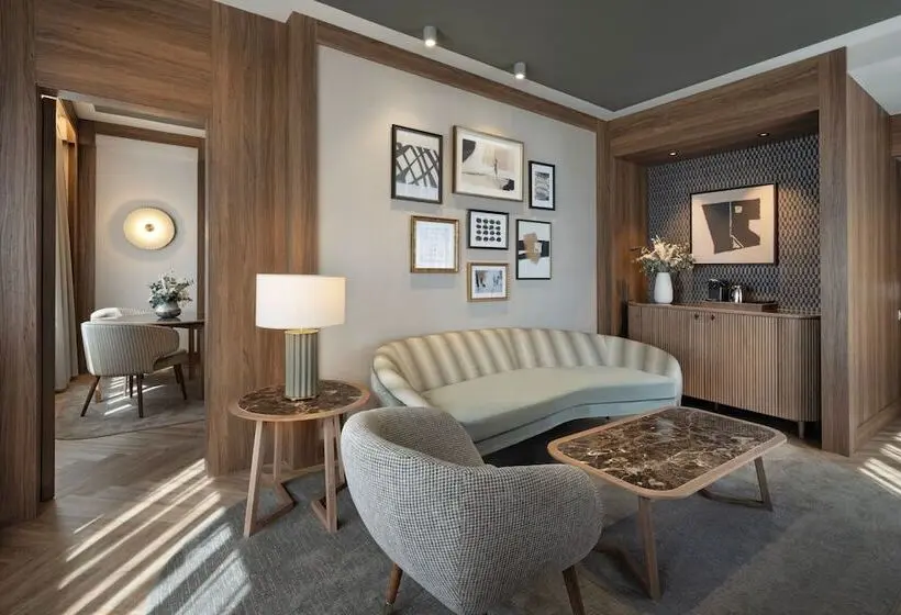 هتل The Westin Madrid Cuzco