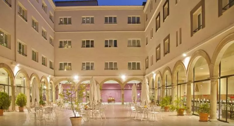 Hotelli Trh Ciudad De Baeza