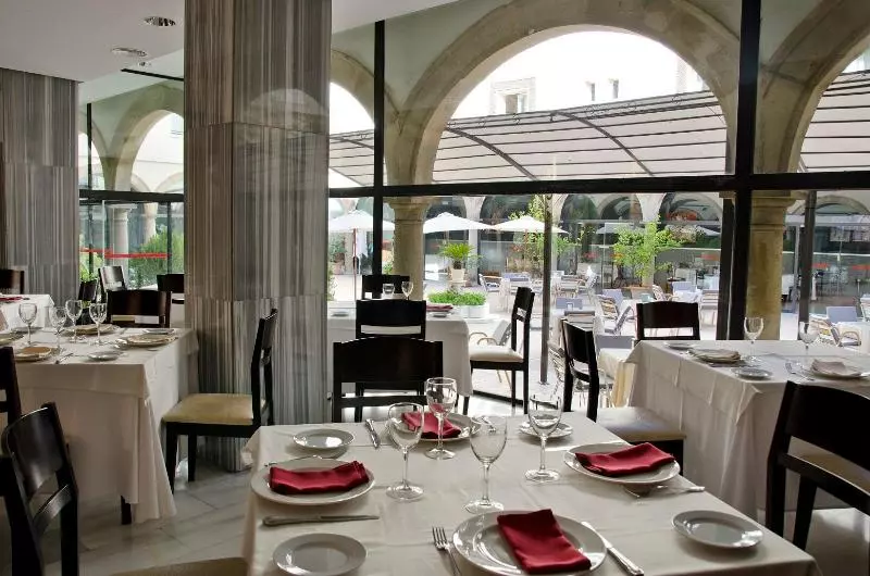 Hotelli Trh Ciudad De Baeza