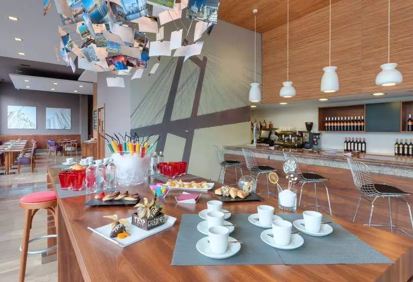 ホテル Vigo Los Galeones Affiliated by Meliá