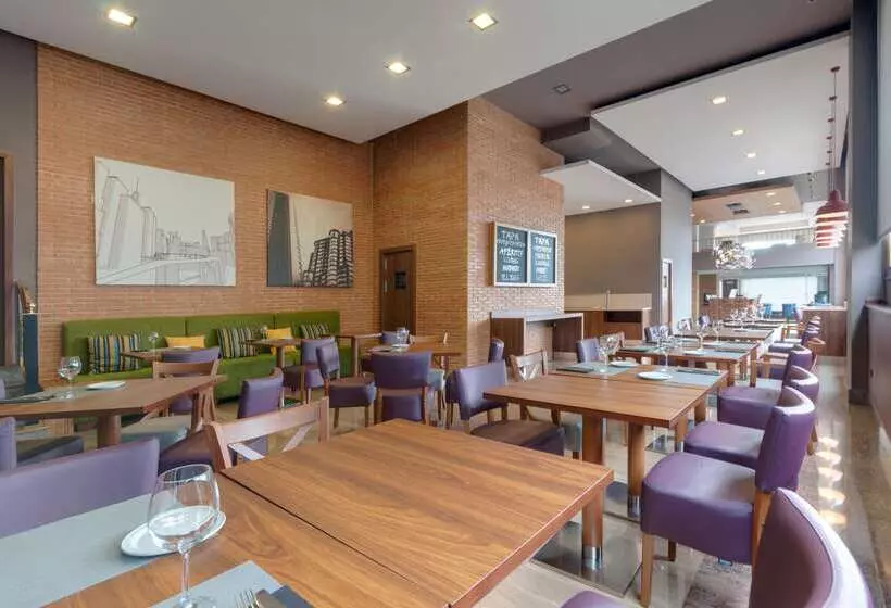 ホテル Vigo Los Galeones Affiliated by Meliá