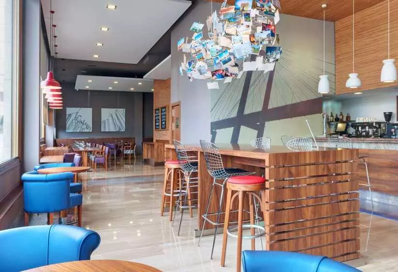 ホテル Vigo Los Galeones Affiliated by Meliá