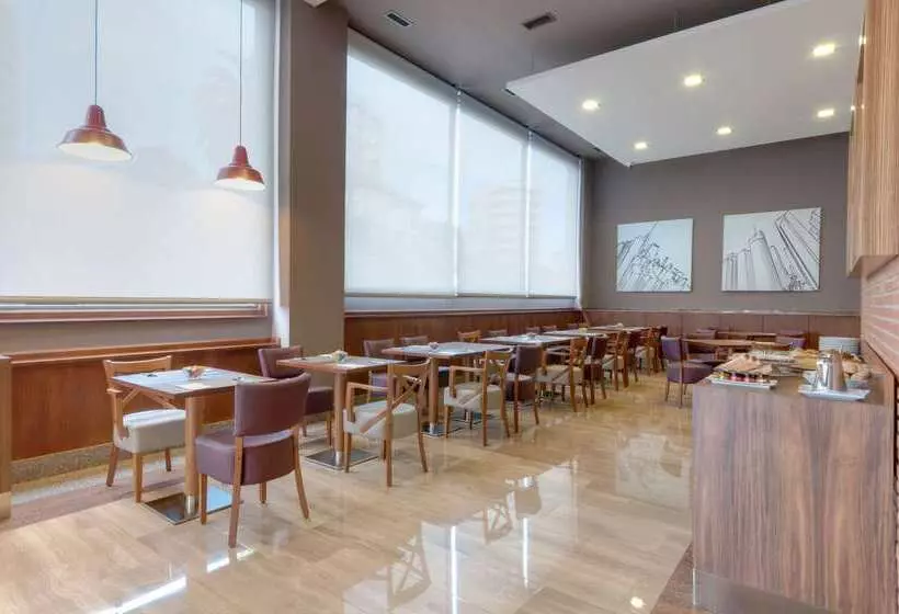 ホテル Vigo Los Galeones Affiliated by Meliá