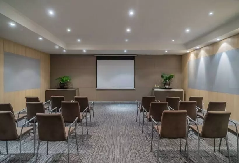 Ac Hotel Ciudad De Sevilla By Marriott