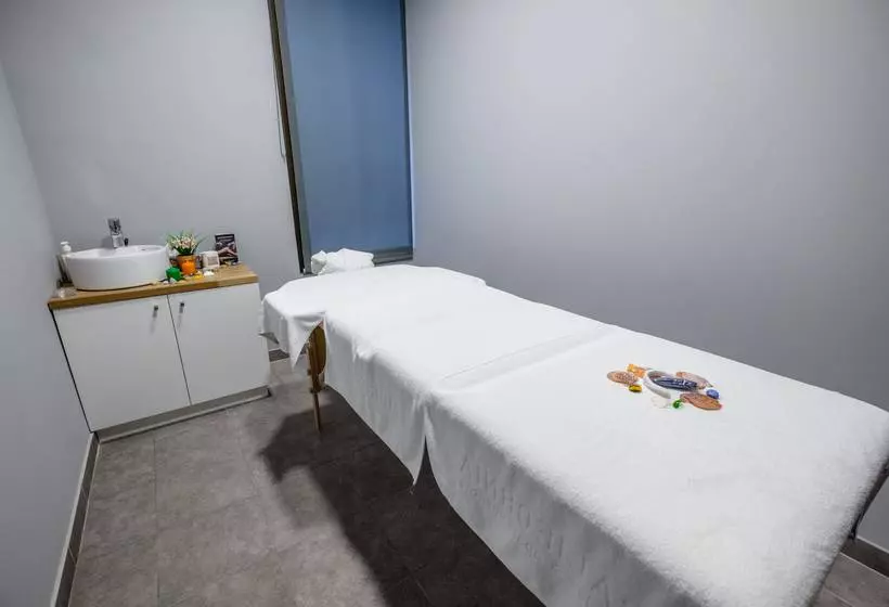 Отель California Garden