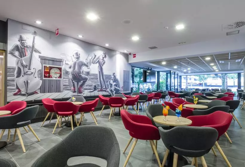 Отель California Garden