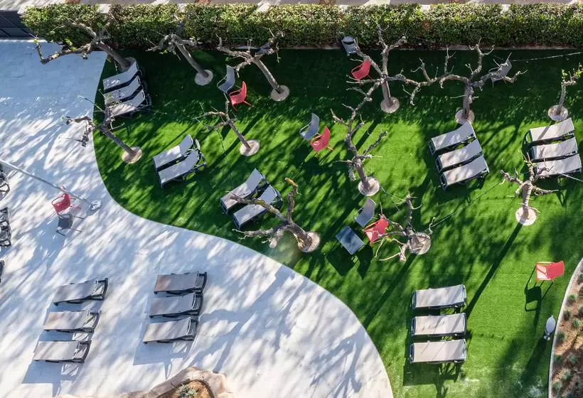 Отель California Garden